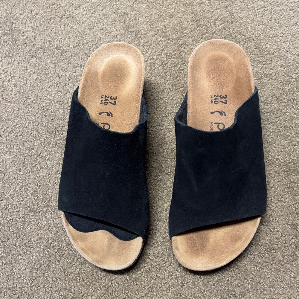 Chic Black Suede Mules